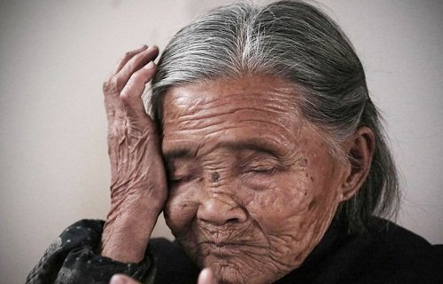 老人为何常流泪?