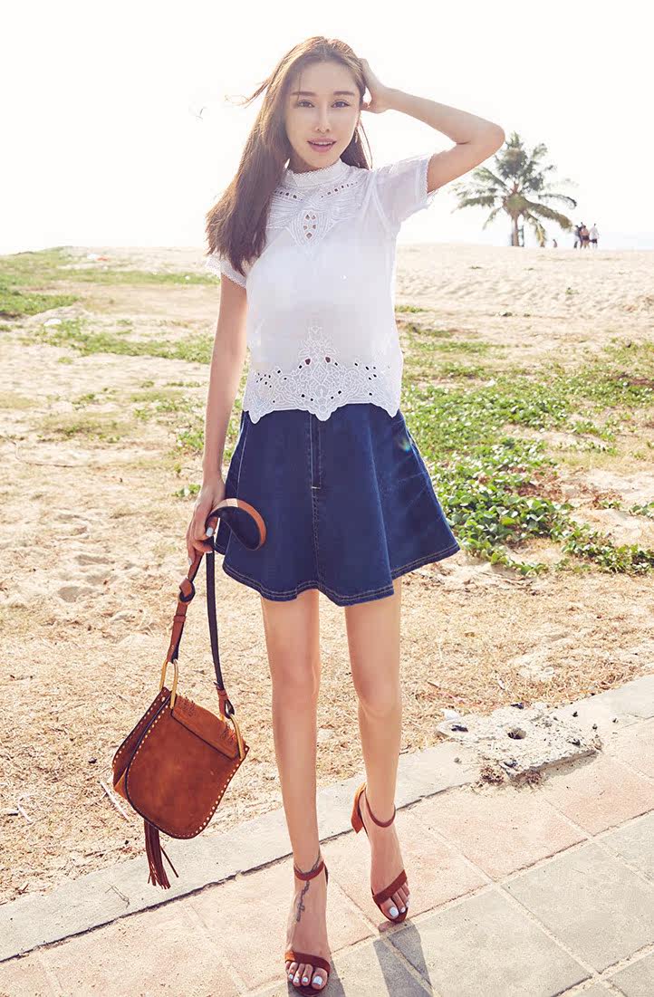 清新小短裙 搭出"傻"白甜美少女