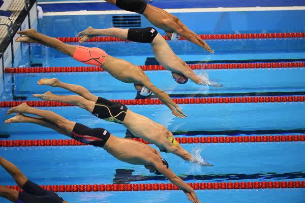 这样看游泳比赛,再也不