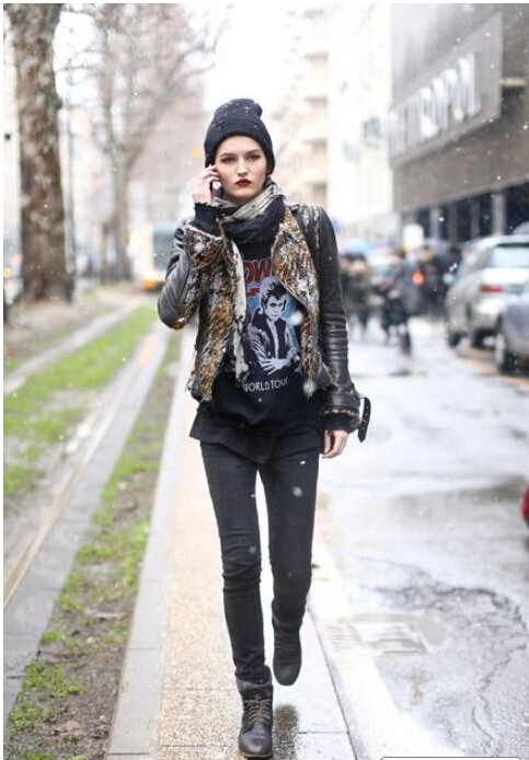 女汉子有型格 摇滚t恤穿出你的酷品味