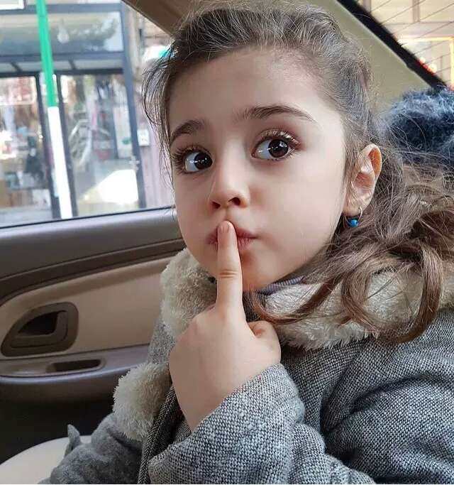 伊朗的小可爱mahdis,又大又美的眼睛自带美颜效果,这大概是芭比娃娃