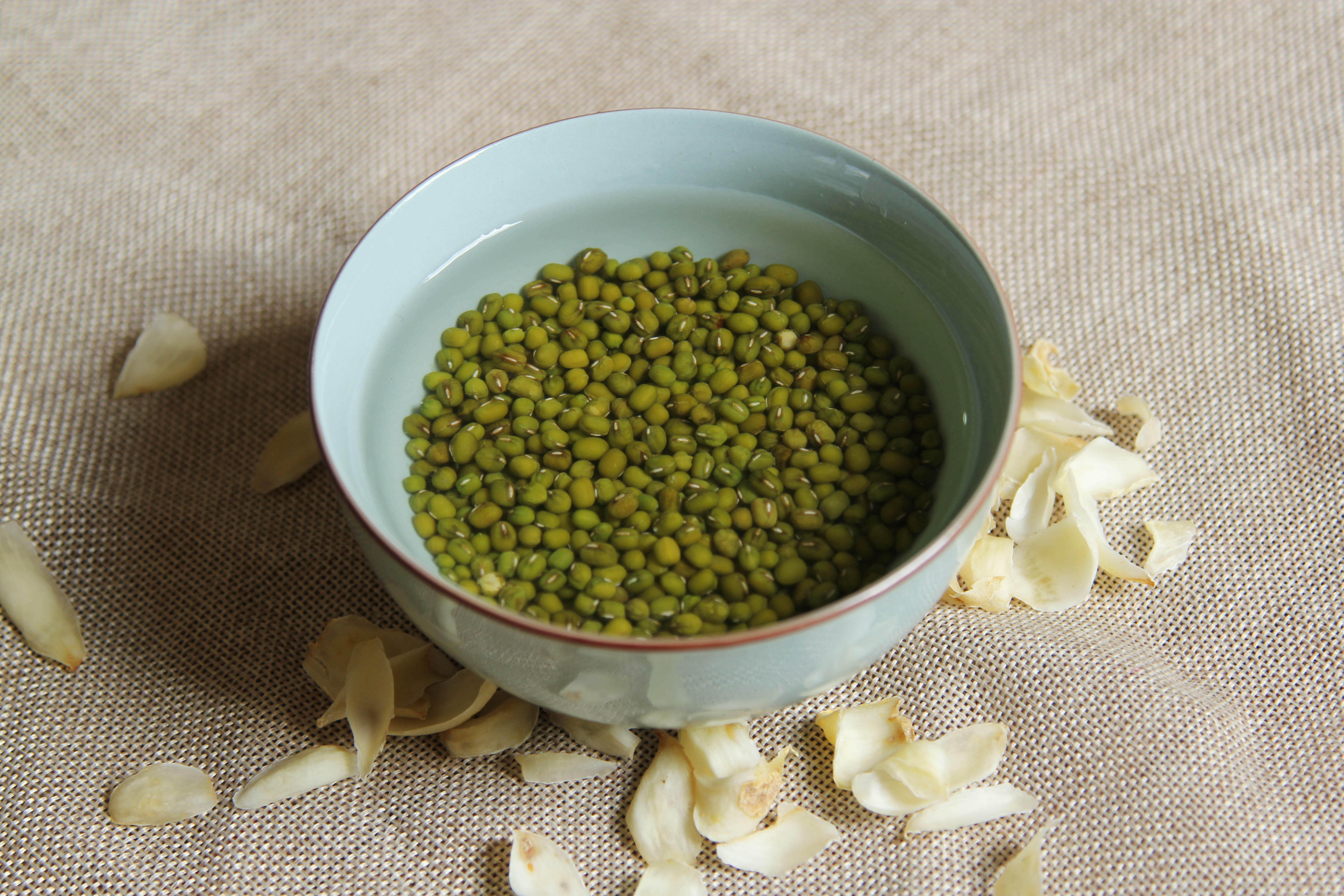 夏季降暑必喝-绿豆百合薏仁粥