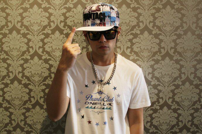 鸭舌帽下的周杰伦,周杰伦头上的phantaci.