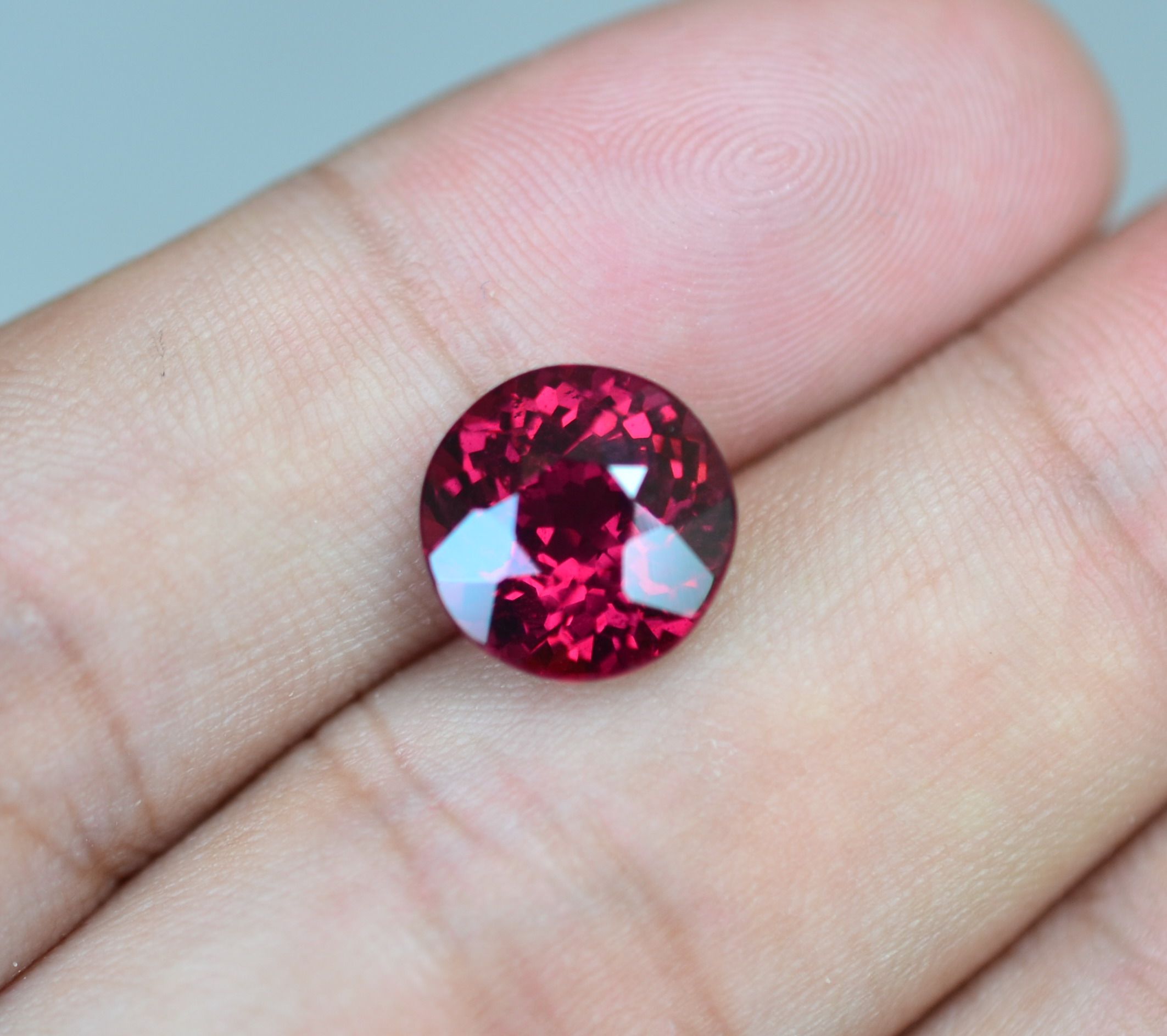 超闪天然镁铝石榴石裸石 圆形10.8毫米戒面 6克拉肉眼无瑕送证书