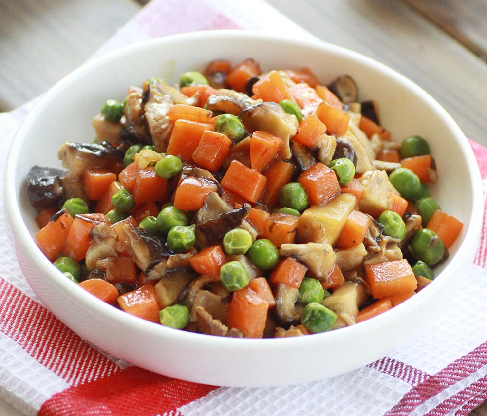 制作简单营养丰富的下饭菜-素炒三丁-素食菜谱