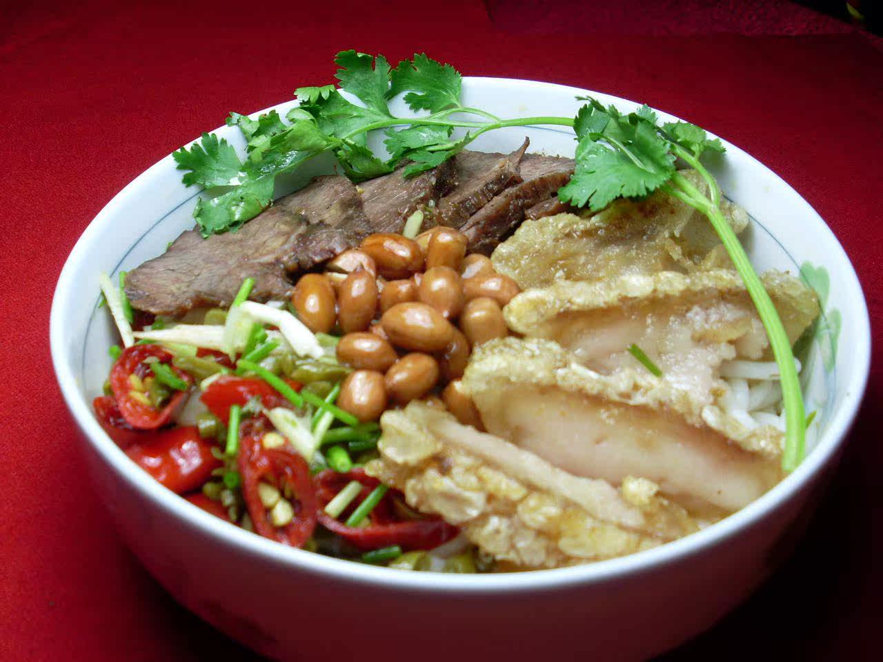 1.桂林米粉——卤水 卤水的调制, 可以说是"桂林米粉"的灵魂和精髓.