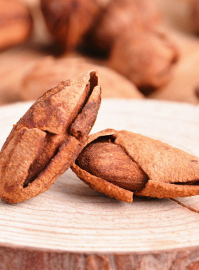 爱逛街为您找到手剥扁桃仁相关的宝贝,您可以在下面的板块中挑选喜欢