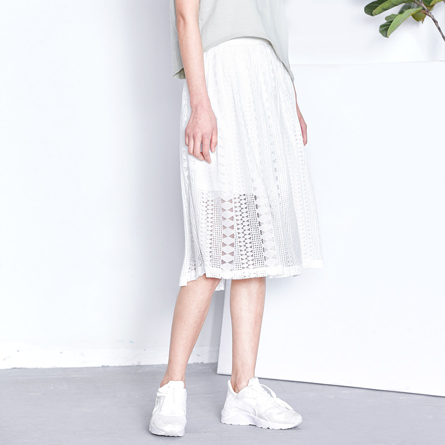 五分袖绣花裙子刺绣蕾丝连衣裙,穿着优雅有气质,荷叶边的袖子好似一双