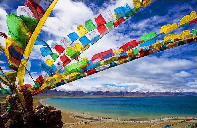 飞扬的五彩经幡