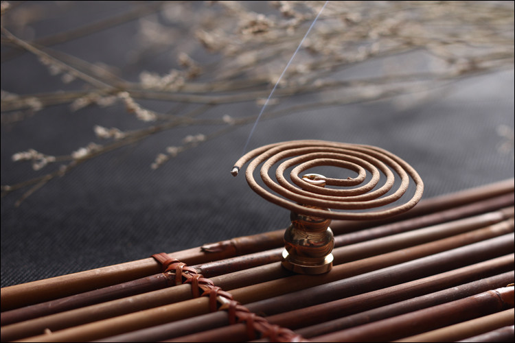 从春末开始,部分香友反应,盘香容易熄灭,特别是艾草盘香最为严重.