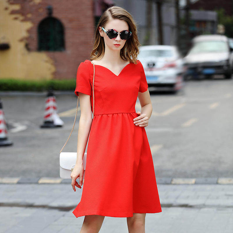 女人夏天千万别乱穿,连衣裙 安全裤才是正解