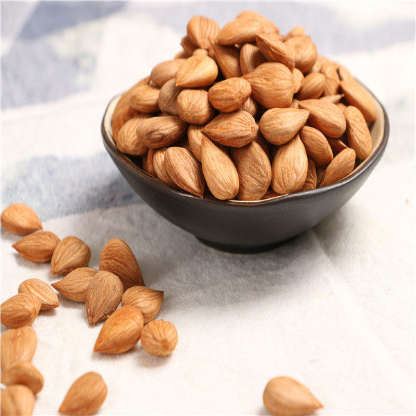 去购买 而南杏仁又叫甜杏仁,为蔷薇科植物杏或山杏的部分栽培种味甜的