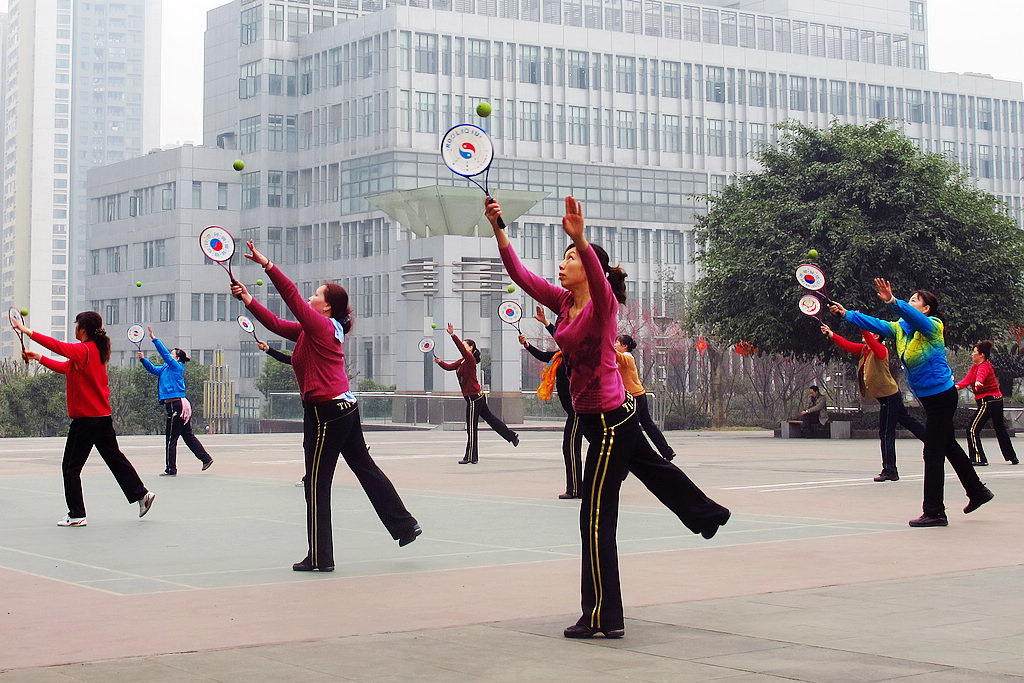 太极柔力球,如何在迎纳引抛的学问中强身健体