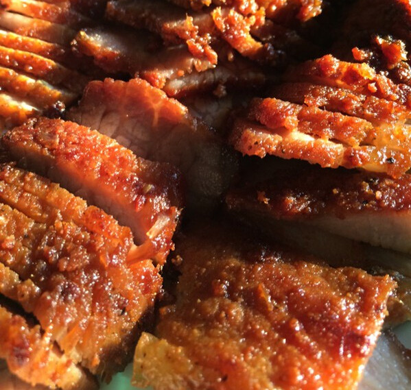 【用料】 梅头肉或五花肉 500g 叉烧酱 5勺(大约50g) 料酒 1勺 蚝油 1