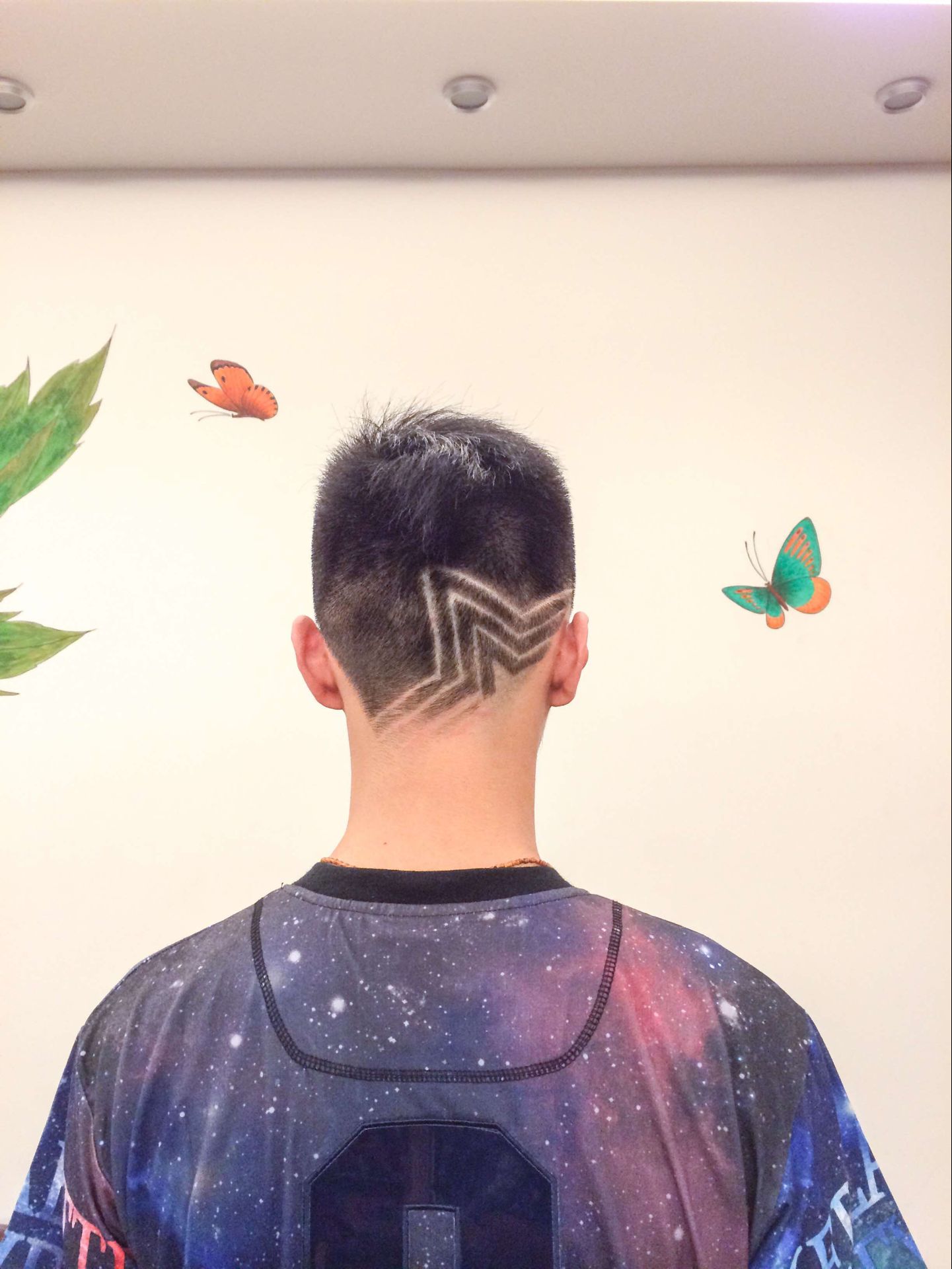 当然,少不了帅气的发型~我叫它wifi头