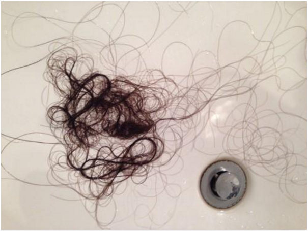 头发丝堵住下水道,教你一招轻松搞定