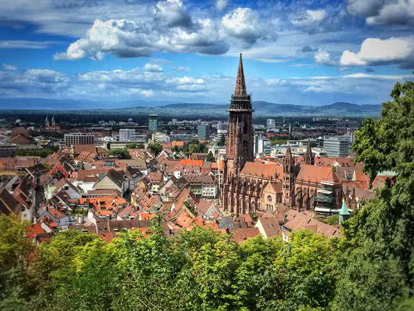 黑森林的巴登·巴登城是一座具有悠久历史的浴场城市