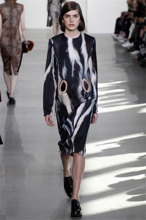 极简ck也玩动物印花珠宝装饰啦!