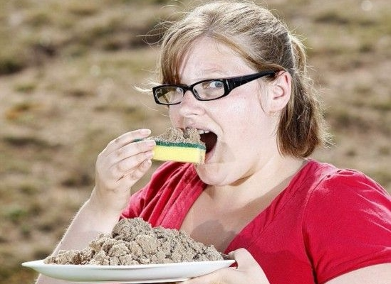 为什么女人怀孕后有异食癖,这个孕妈选择吃土