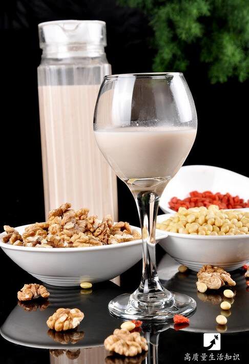 【核桃杏仁露】