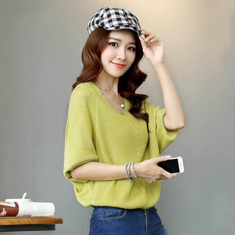 针织引领时尚潮流,更加突显女性魅力