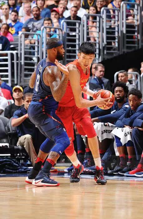 中美男篮对抗赛第一场双方球员上脚球鞋一览