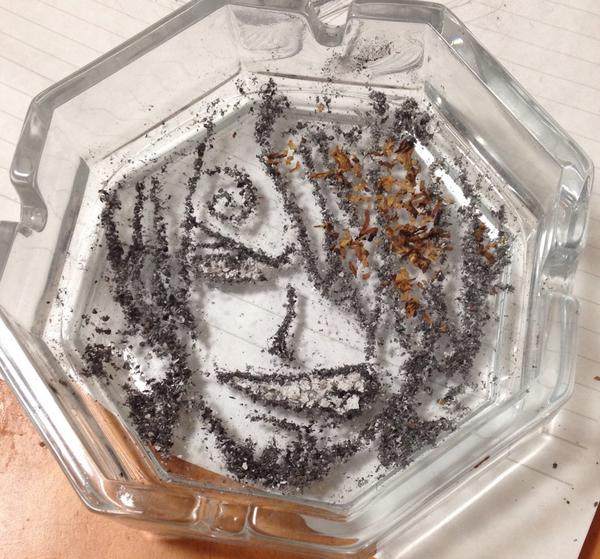 大触用烟灰画出二次元人物,十一区阿宅突破天际