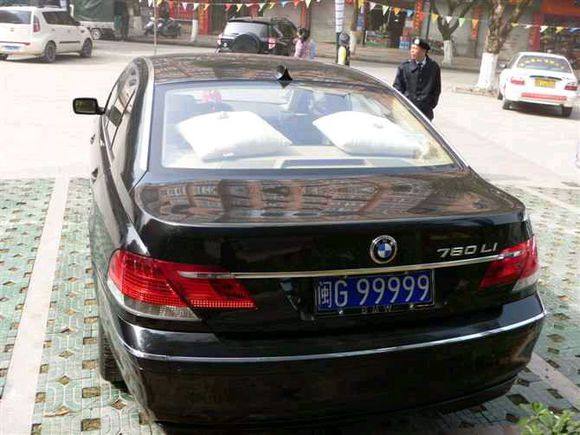 这样的, 湖南一车主最近十分烦恼,自从挂上了所谓的"最牛车牌"湘asb