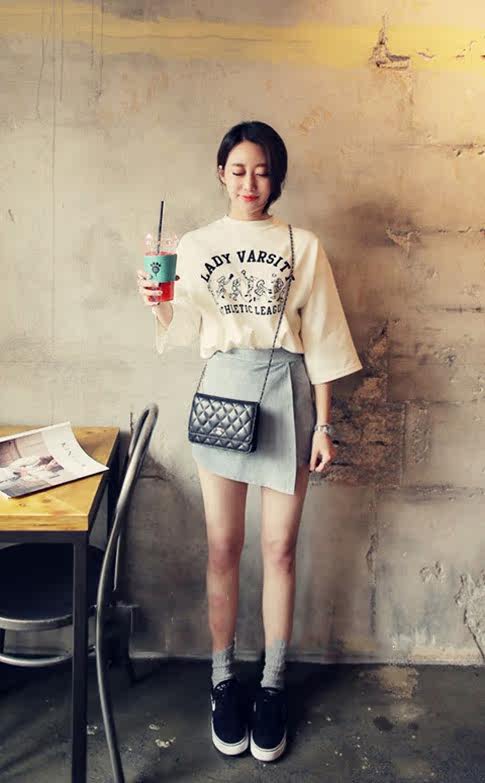 不规则剪裁包臀裙 字母卫衣 休闲鞋 链条包 搭配一:不规则剪裁包臀裙