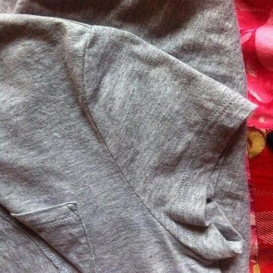 衣服内里走线也很紧密,不会像有的衣服外在很漂亮,但是里面就很多线头