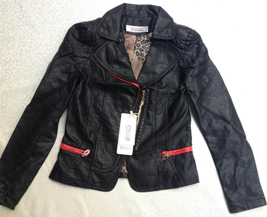 这款衣服面料采用水洗pu皮,触感柔软,纹路细腻,质轻结实,透气性好