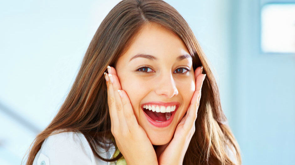 闪亮炫白的牙齿,让笑容更加动人