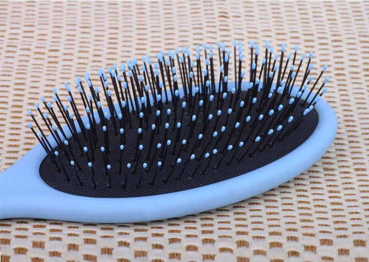 头发越来越少 原来是梳子没选对