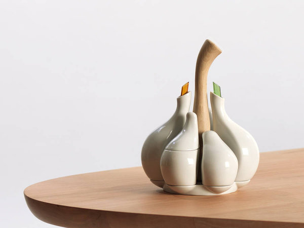 天天都是重口味?大蒜头调味罐设计