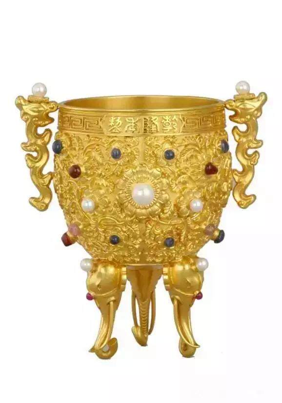 人生得意须尽欢 莫使金樽空对月