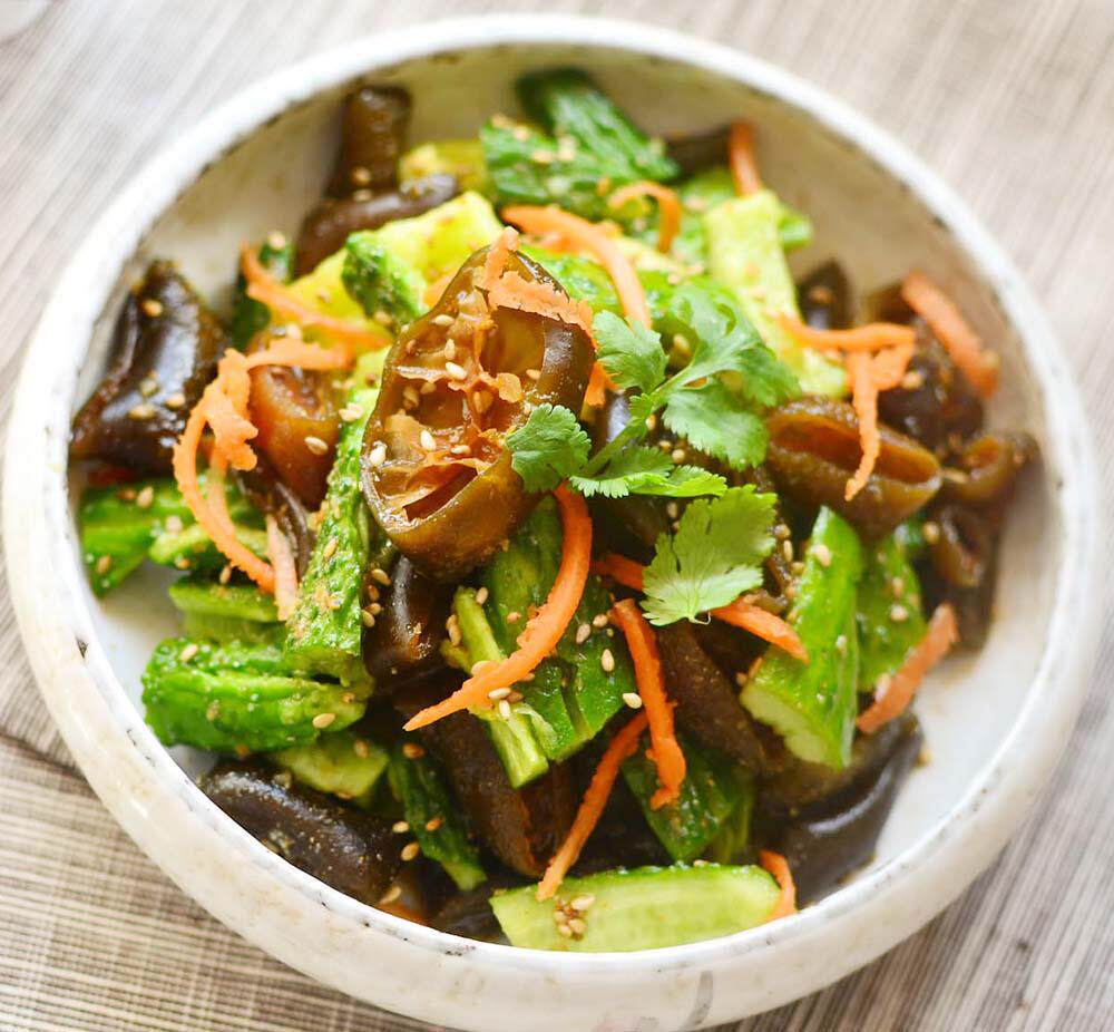 味道很独特的清淡凉拌菜-沙茶汁拌金茸-素食菜谱