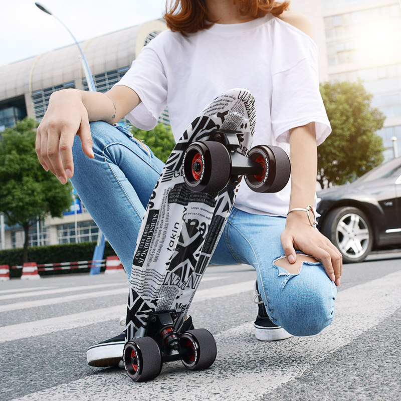 先说说小鱼板,英文叫做penny board,轮子软而大,只是相对于双翘板转速