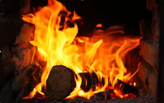 自然草木落灰 以及温度和火焰的流向 在陶土上留下印记