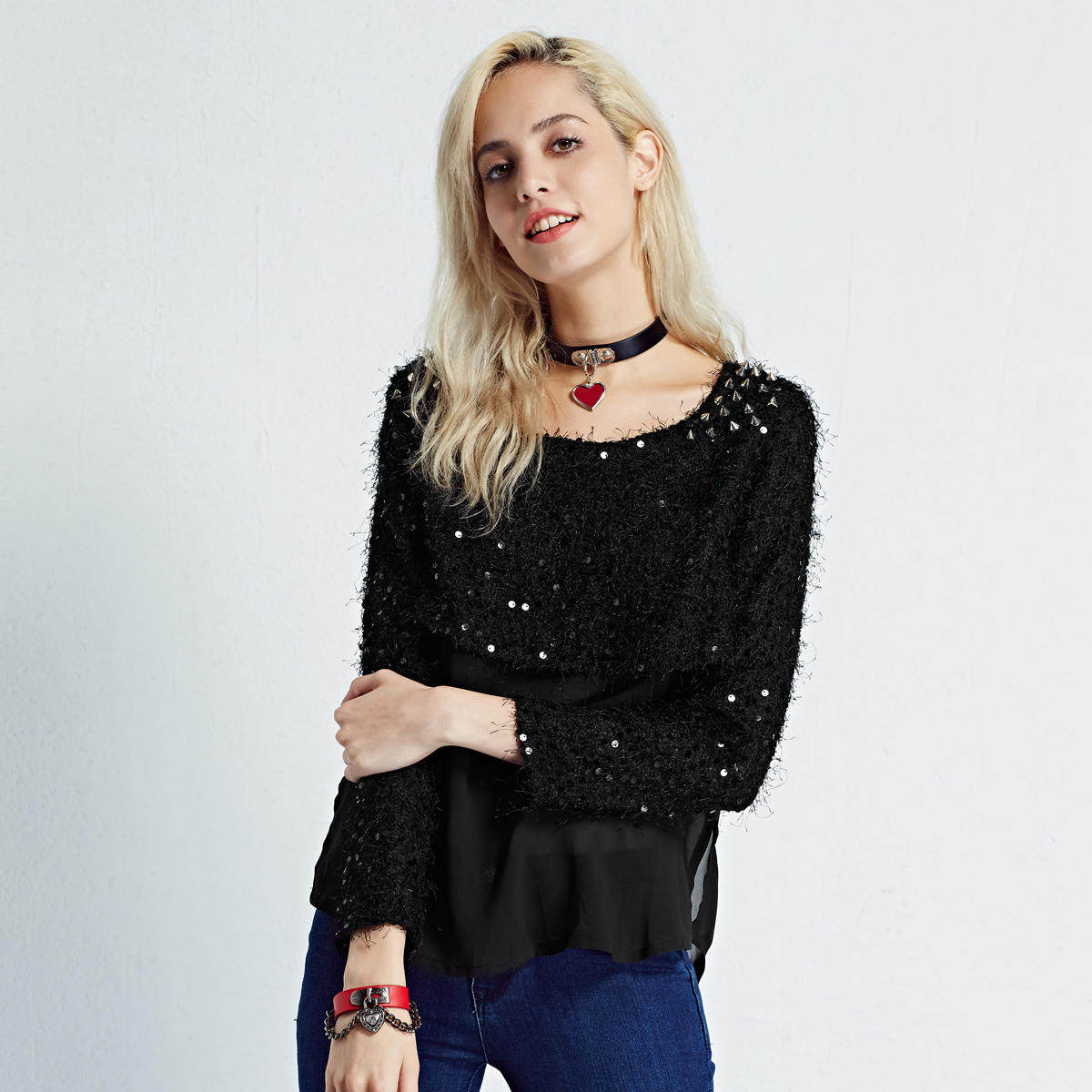 秋季换上铆钉单品 让你轻松上街耍帅