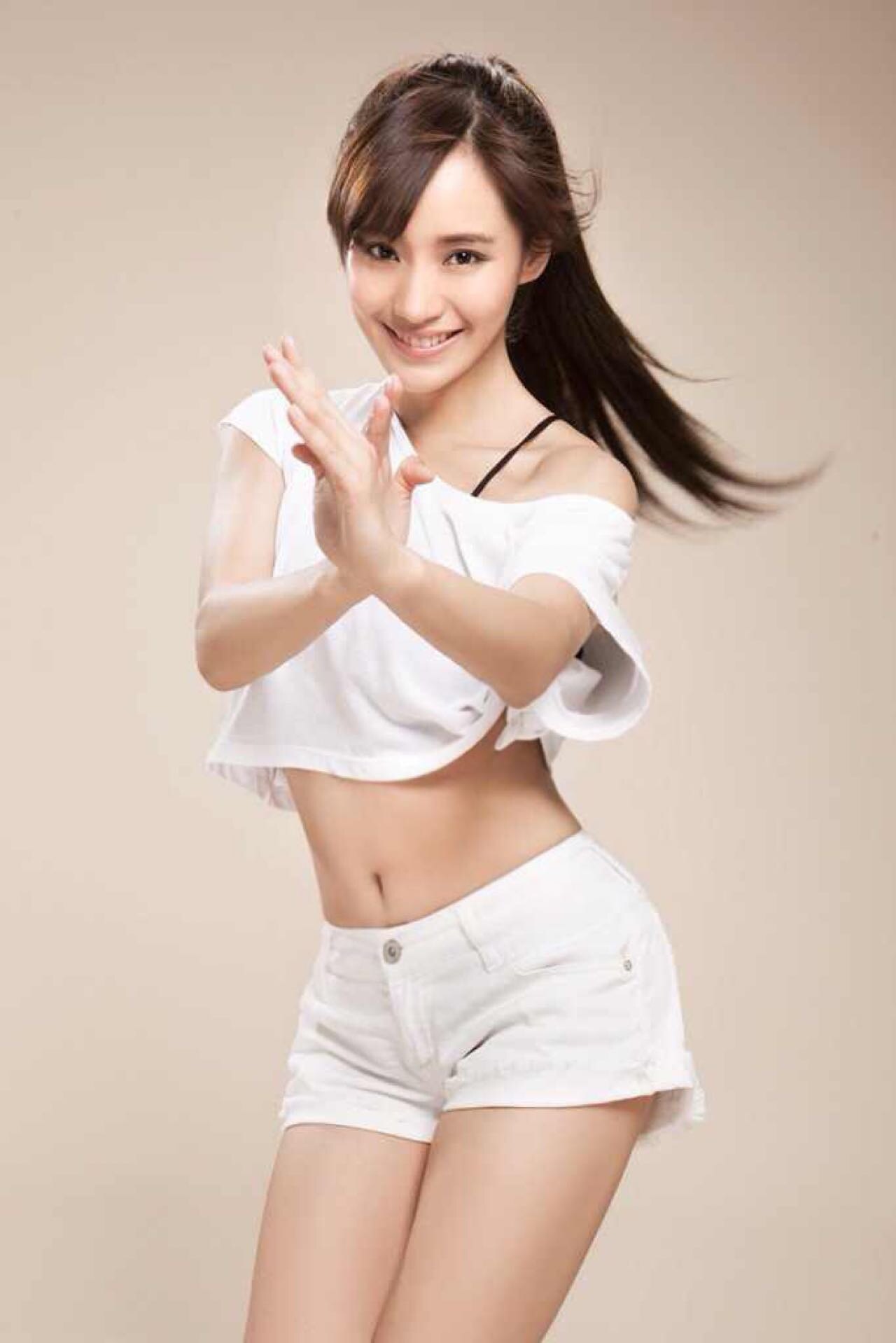 2013年主演年代动作剧《马永贞》,同年领衔主演动漫喜剧电影《我爱灰