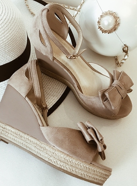 爱逛街为您找到松糕高跟鞋相关的宝贝,您可以在下面的板块中挑选喜欢