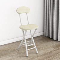 Заднее кресло белые ноги и белый рисунок