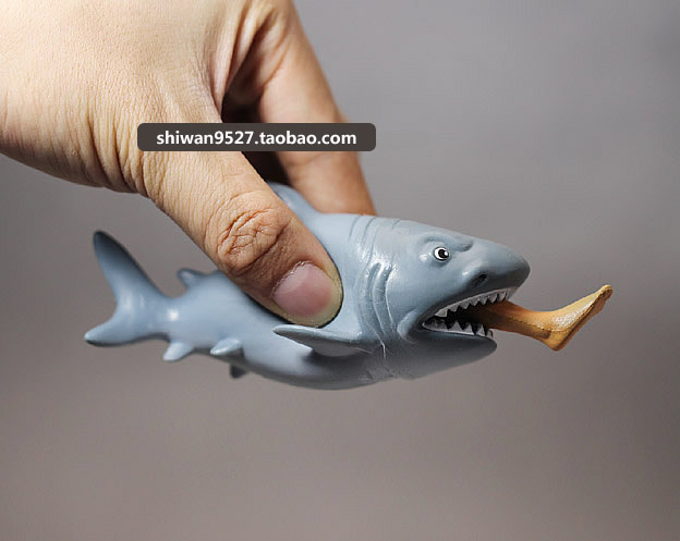 美国正版噬人鲨仿真动物玩具公仔 11.5cm 捏鲨鱼肚子腿会往外蹬 Изображение 1