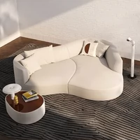Скандинавская вилла, дизайнерская одежда, изогнутый диван