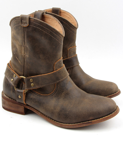 爱逛街为您找到女款牛仔短靴相关的宝贝,您可以在下面的板块中挑选