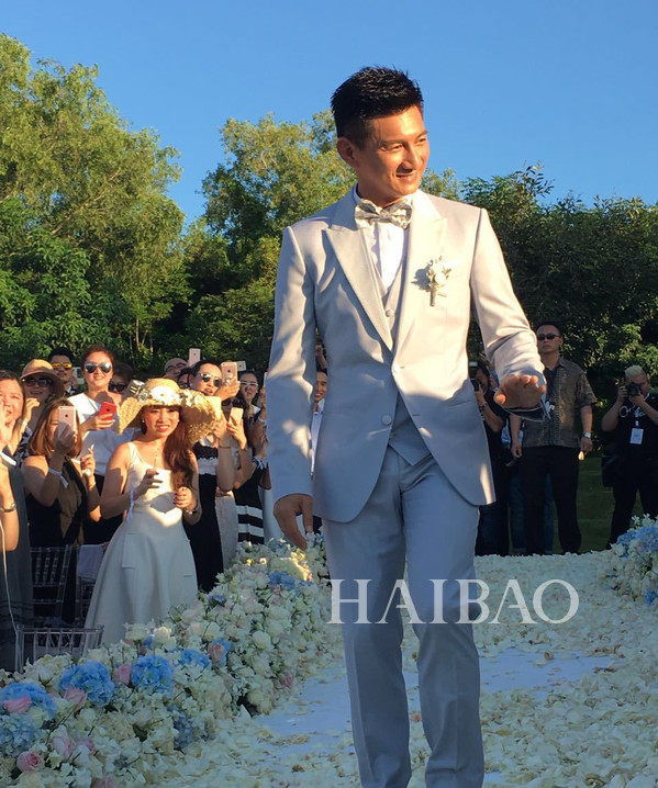 吴奇隆,刘诗诗婚礼伴郎伴娘登场