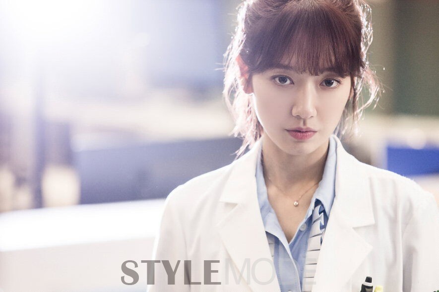 素有"韩国h&m"之称的平价品牌8 seconds出现在韩剧《doctors》中