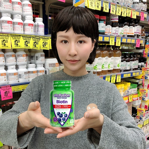 Американские жевательные конфеты с биотином и биотином vitafusion для мужчин и женщин, витамин В7 для предотвращения выпадения волос и роста волос.