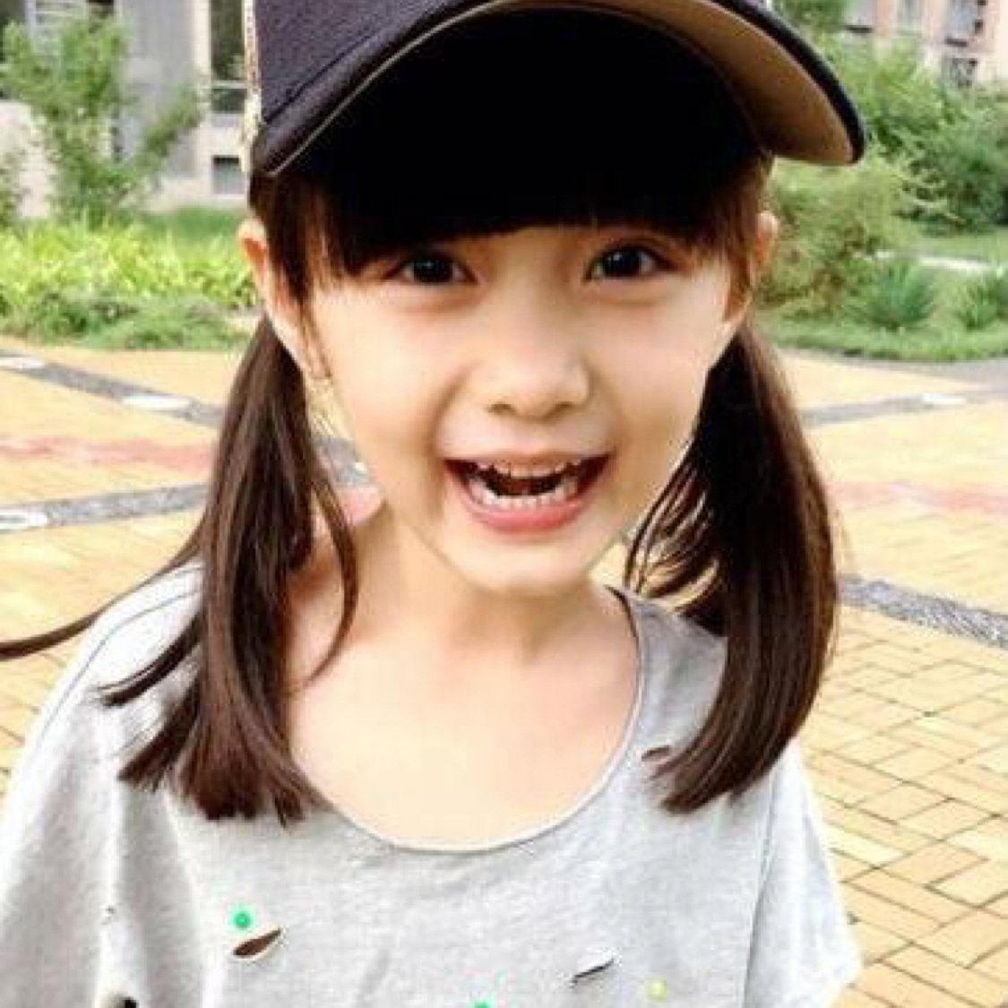 爱逛街为您找到黑色一字夹相关的宝贝,您可以在下面的板块中挑选喜欢