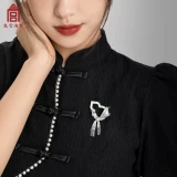 Высококлассная брошь, дизайнерская оригинальная булавка на лацкан, тренд сезона, подарок на день рождения